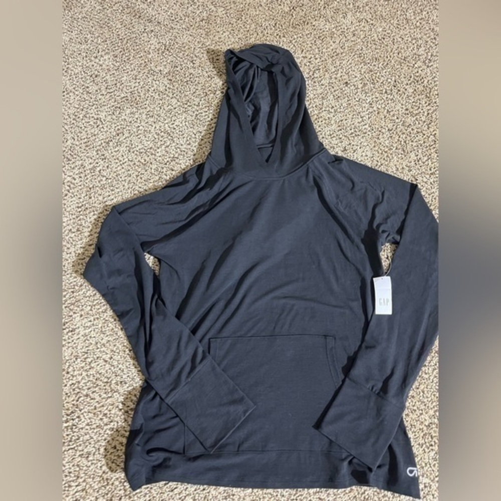 BNWT Women’s gap hooded shirt
